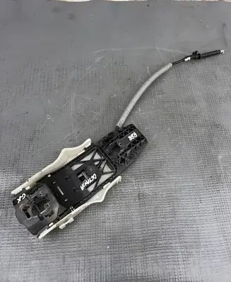 Skoda Octavia Mk3 (5E) Rear door exterior handle/bracket 5L0837885C