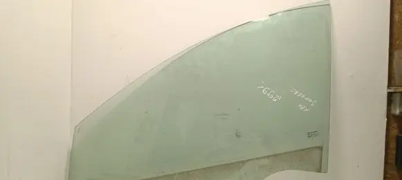 Dacia Sandero II Front door window glass four-door AS2