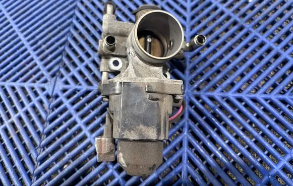 Toyota Prius (XW20) Throttle valve 21020