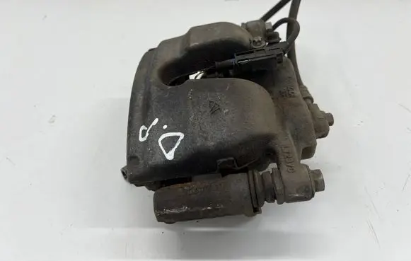 Mercedes-Benz CLA C118 X118 Front brake caliper A1774210401
