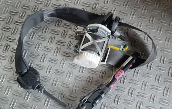 Fiat 500L Front seatbelt 34148155A 071723020 BAMPT11177