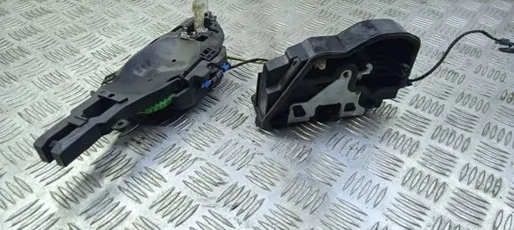 BMW X3 F25 Front door lock 7318413