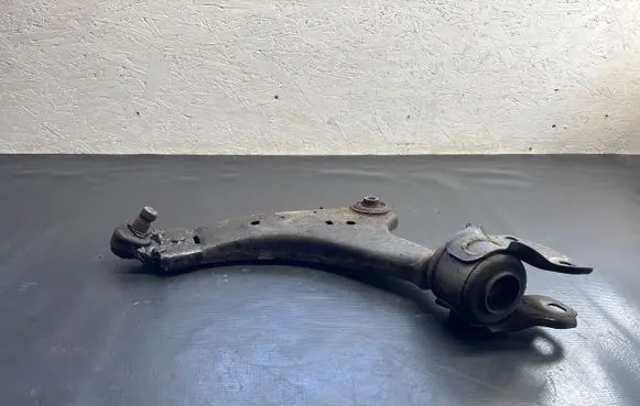 Volvo XC60 Front lower control arm/wishbone 8G9N3A053A