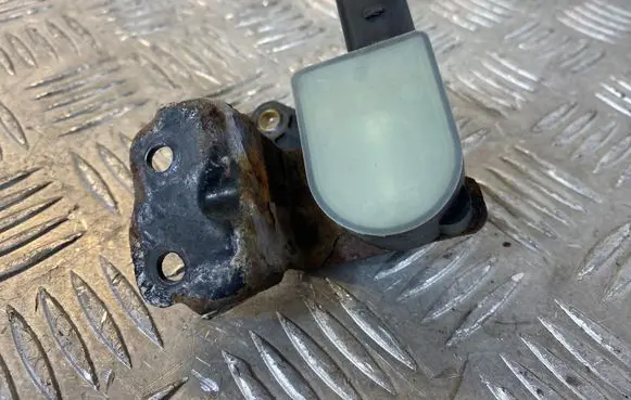 Headlight/headlamp level sensor