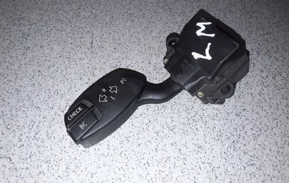 BMW 5 E60 E61 Indicator stalk 6924103 01106720 PA66MX40