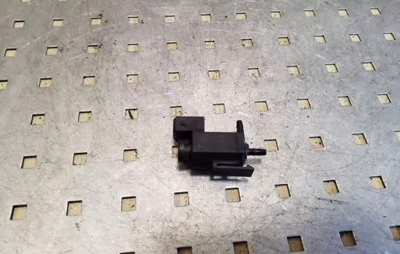 BMW 5 E60 E61 Turbo solenoid valve 70231800 7810831