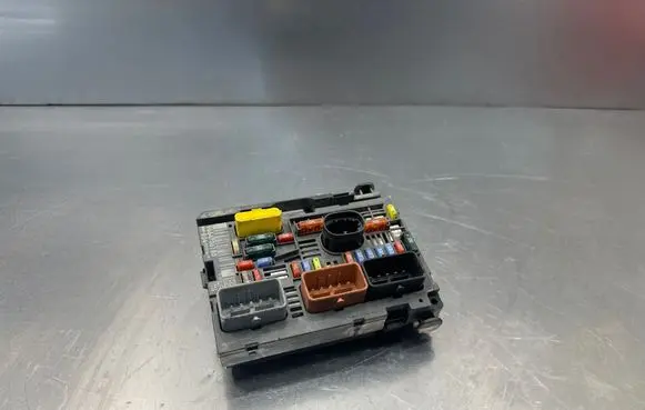 Citroen Berlingo Fuse module 9664706180