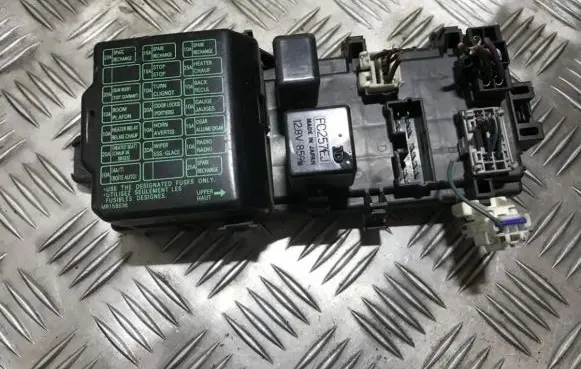 Mitsubishi Lancer Fuse box set mr158636