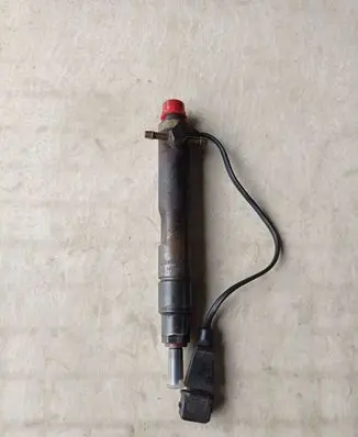 Volkswagen Golf IV Fuel injector 028130201S