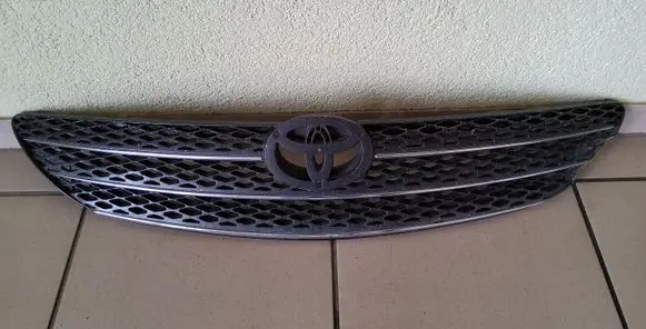 Toyota Camry Front bumper upper radiator grill