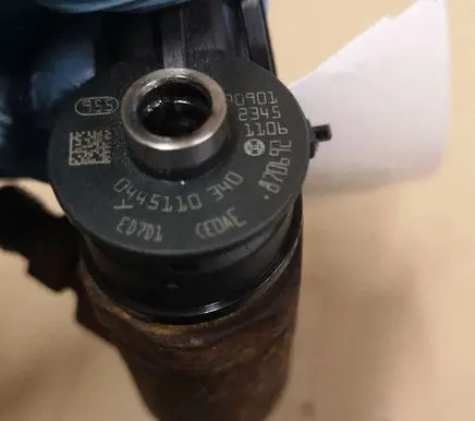 Citroen C4 Cactus Fuel injector 0445110340