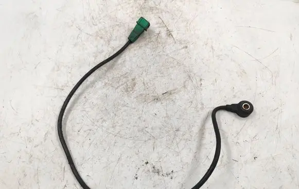Audi A4 S4 B5 8D Detonation knock sensor 054905377H