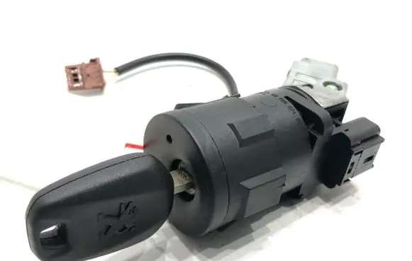 Peugeot 208 Ignition lock 9663123380