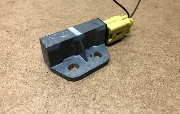 Nissan X-Trail T30 Airbag deployment crash/impact sensor FACN00470247