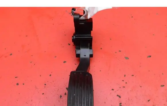 Nissan Pulsar Accelerator throttle pedal 180023RA0B