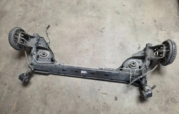 Dacia Sandero III Rear axle beam 555013360R