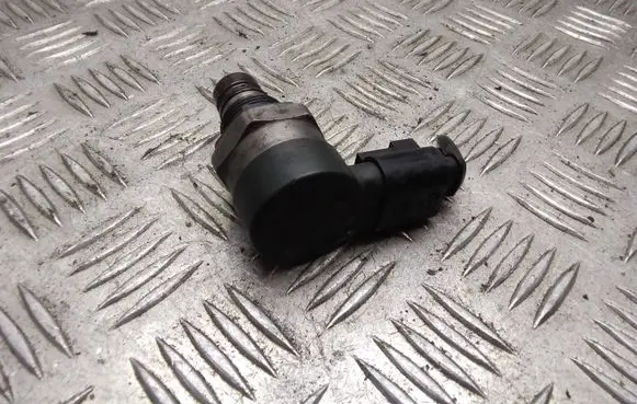 Audi A4 S4 B7 8E 8H Fuel main line pipe 057130764F 0281002854