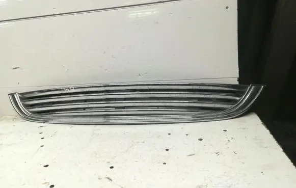Mini One - Cooper R50 - 53 Front bumper upper radiator grill 1490374 1490375
