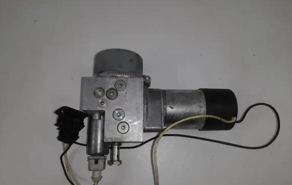 Volkswagen Phaeton Convertible roof hydraulic pump HB70074015K