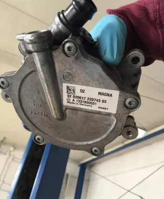 Mercedes-Benz E AMG W210 Vacuum pump