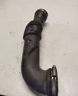 Ford Fusion Air intake hose/pipe 2S619R504C