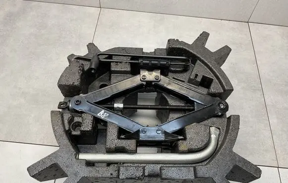 Volkswagen PASSAT B8 Lift Jack 3Q0011031A