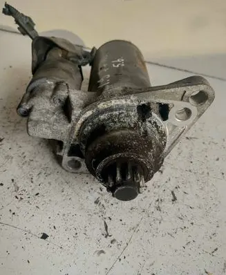 Volkswagen PASSAT B6 Starter motor 0001123012
