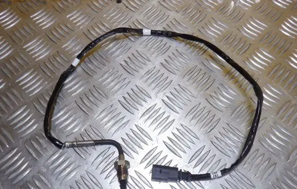 Volkswagen Golf VII Exhaust gas temperature sensor 04L906088K