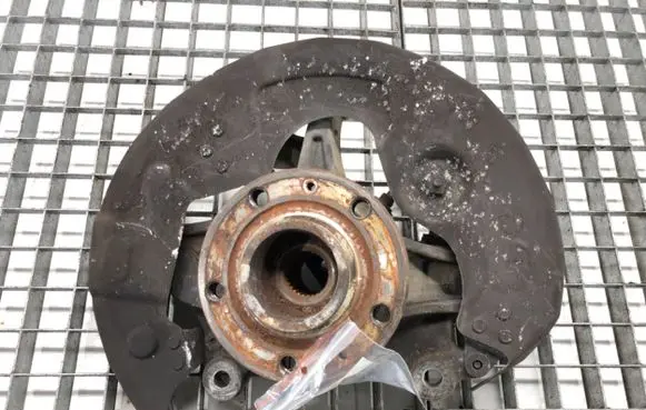 Peugeot 308 SW Front wheel hub spindle knuckle