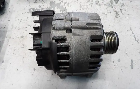 Renault Clio V Generator/alternator 231006293R 2722638A FG18T192