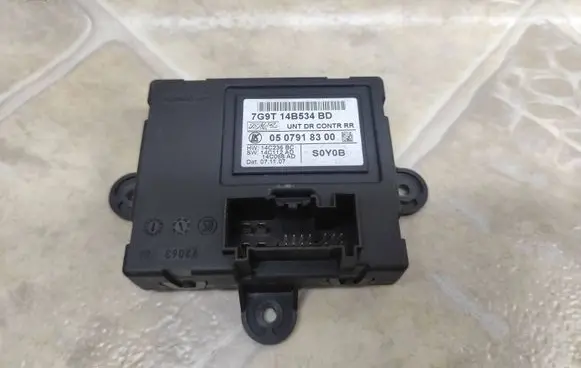 Ford Mondeo MK IV Door control unit/module 7G9T14B534BD 0507918300