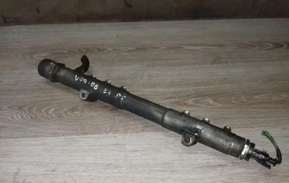Volvo V70 Fuel main line pipe 0445215023 30757146 30777576