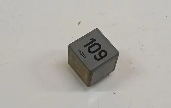 Volkswagen Golf IV Other relay 1J0906381A