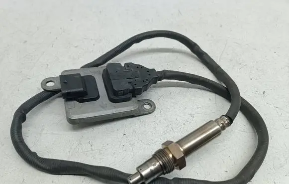 Mercedes-Benz C W205 Lambda probe sensor A0009053706 5WK96683F 0009053706