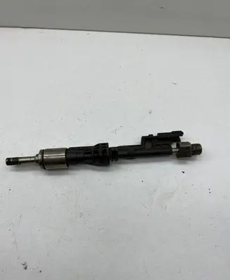 BMW 5 F10 F11 Fuel injector 0261500063