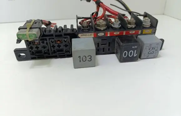 Volkswagen Golf IV Fuse module 8L0941822