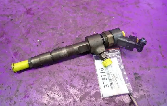 Opel Astra H Fuel injector