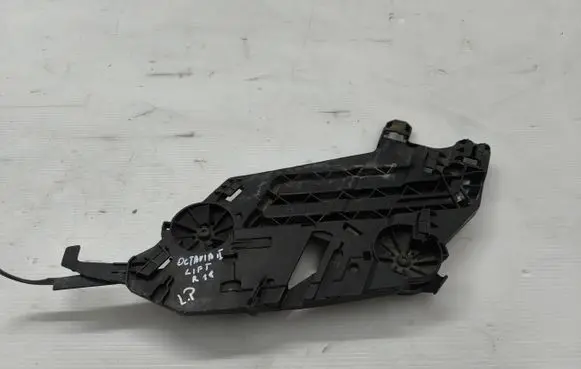 Skoda Octavia Mk2 (1Z) Headlight/headlamp mounting bracket 