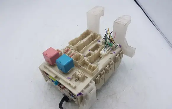 Toyota Auris 150 Fuse module 8273002120A