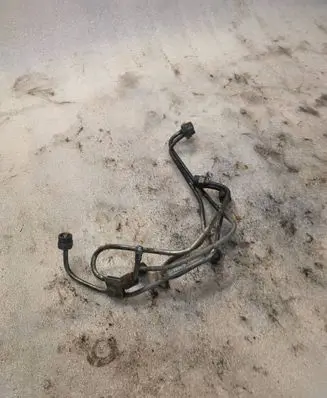 Mitsubishi Pajero Fuel injector supply line/pipe