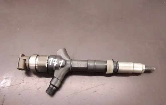 Toyota Corolla E120 E130 Fuel injector 236700G030 D171