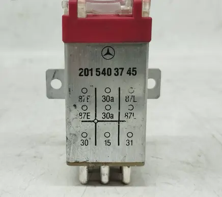 Mercedes-Benz E W124 Other relay 2015403745 A2015403745