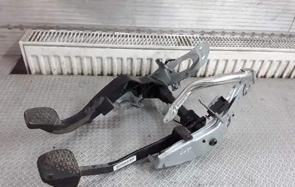 Opel Vectra C Pedal assembly 