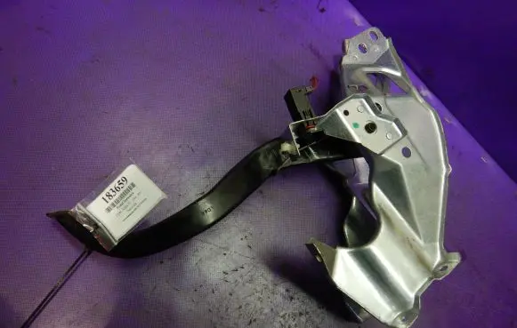 Opel Astra H Brake pedal