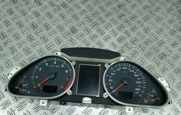 Audi A6 S6 C6 4F Speedometer (instrument cluster) 4F0920931E
