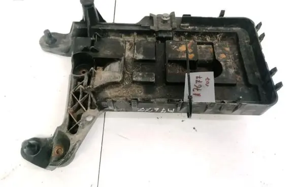 Volkswagen Touran I Battery box tray 1K0915333