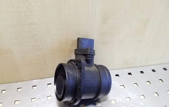 Volkswagen Touran I Mass air flow meter 0281002531 038906461B