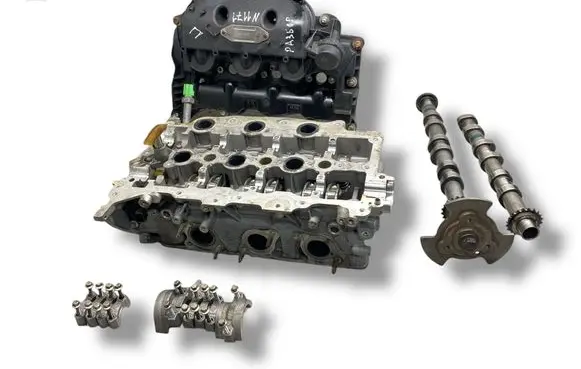 Jaguar XF X250 Engine head AJD 9X2Q6A273AA 4R8Q6A271AD