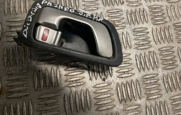 Mitsubishi Pajero Front door interior handle 
