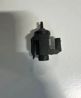 BMW 7 G11 G12 Vacuum valve 8570591